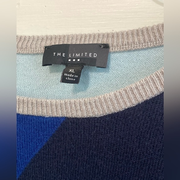 Geometric // Stripes Sweater - Picture 7 of 7